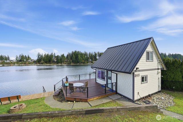 270 E Grapeview Point Road, Allyn, WA 98524