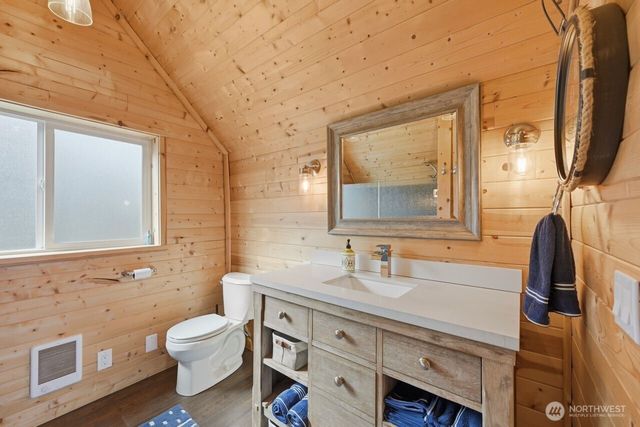 270 E Grapeview Point Road, Allyn, WA 98524