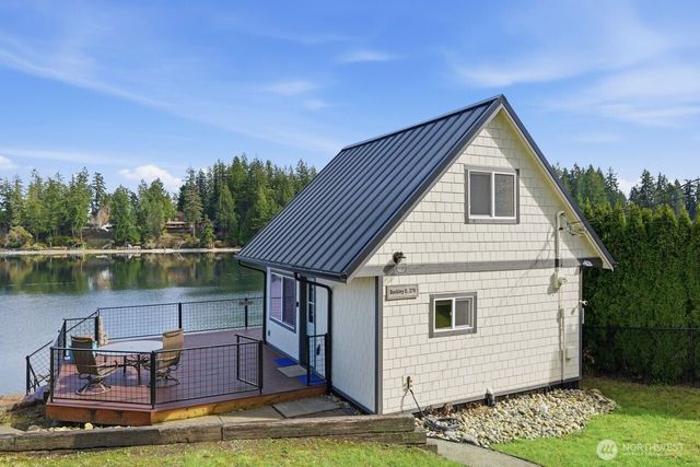 270 E Grapeview Point Road, Allyn, WA 98524