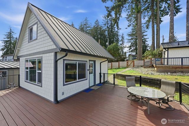 270 E Grapeview Point Road, Allyn, WA 98524