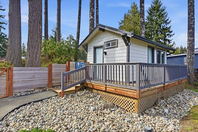 270 E Grapeview Point Road, Allyn, WA 98524