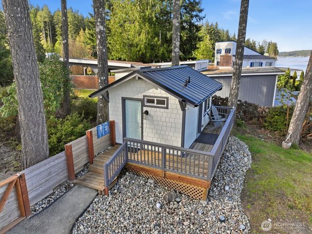 270 E Grapeview Point Road, Allyn, WA 98524