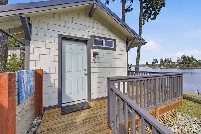 270 E Grapeview Point Road, Allyn, WA 98524