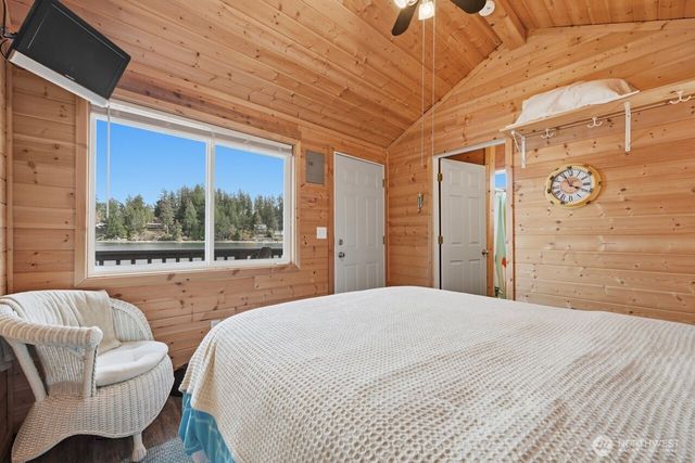 270 E Grapeview Point Road, Allyn, WA 98524