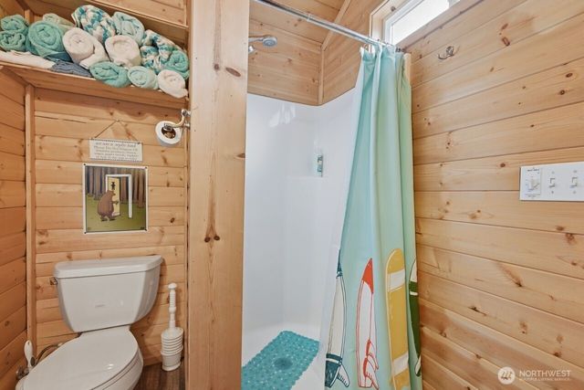 270 E Grapeview Point Road, Allyn, WA 98524