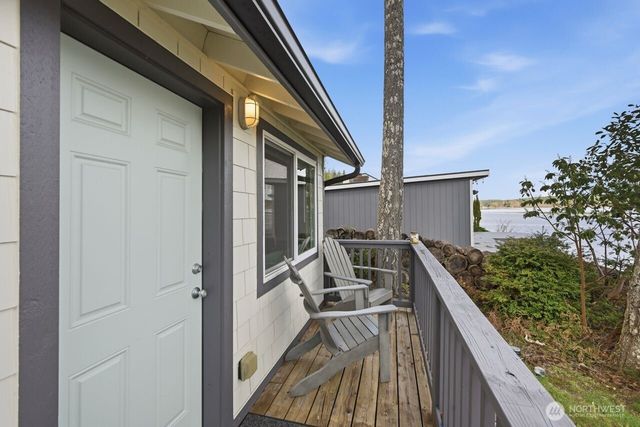 270 E Grapeview Point Road, Allyn, WA 98524