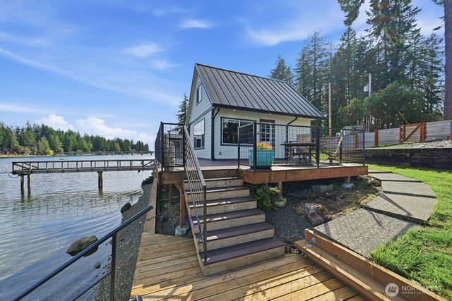 270 E Grapeview Point Road, Allyn, WA 98524