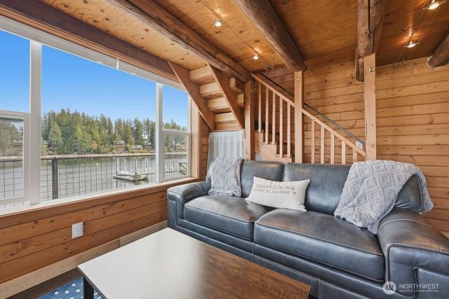 270 E Grapeview Point Road, Allyn, WA 98524