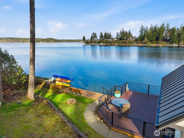 270 E Grapeview Point Road, Allyn, WA 98524