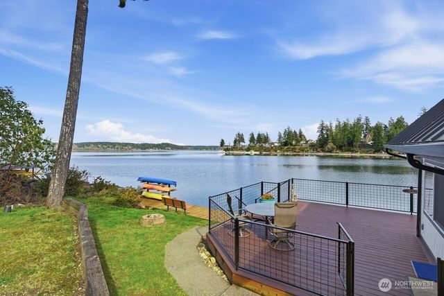 270 E Grapeview Point Road, Allyn, WA 98524
