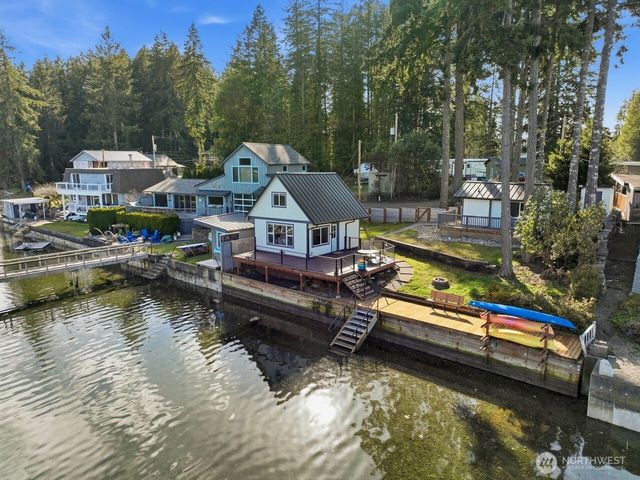 270 E Grapeview Point Road, Allyn, WA 98524