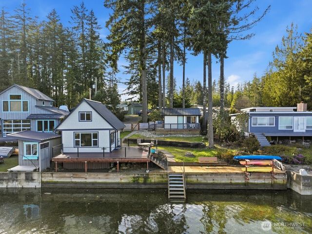 270 E Grapeview Point Road, Allyn, WA 98524