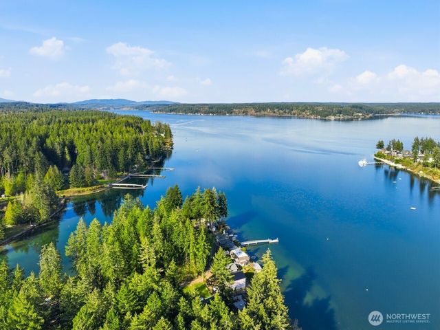 270 E Grapeview Point Road, Allyn, WA 98524