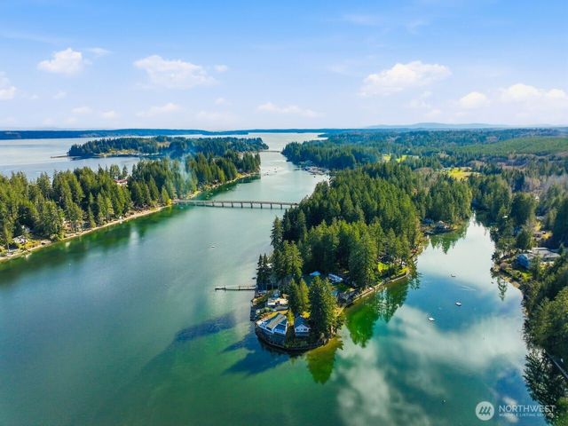 270 E Grapeview Point Road, Allyn, WA 98524