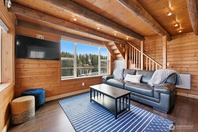 270 E Grapeview Point Road, Allyn, WA 98524