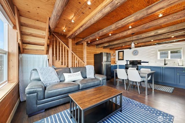 270 E Grapeview Point Road, Allyn, WA 98524