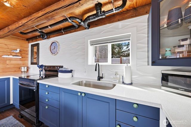 270 E Grapeview Point Road, Allyn, WA 98524