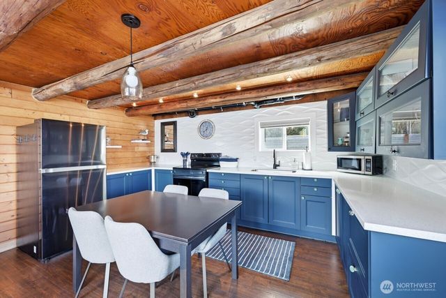 270 E Grapeview Point Road, Allyn, WA 98524