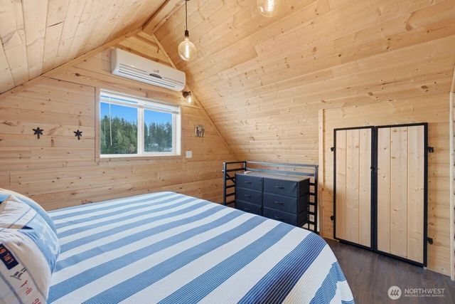 270 E Grapeview Point Road, Allyn, WA 98524