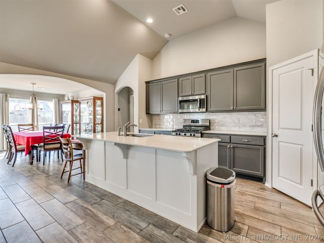 10101 S 232nd East Avenue, Broken Arrow, OK 74014