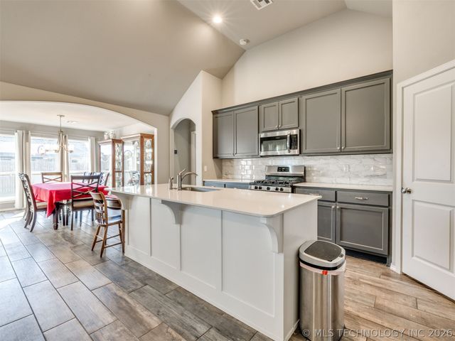 10101 S 232nd East Avenue, Broken Arrow, OK 74014