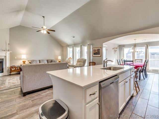 10101 S 232nd East Avenue, Broken Arrow, OK 74014