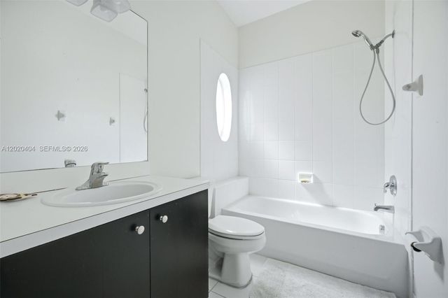 977 NE 37th Pl, Homestead, FL 33033