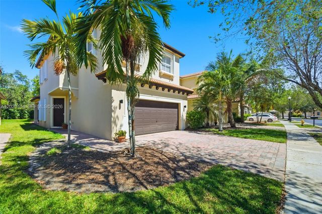 977 NE 37th Pl, Homestead, FL 33033