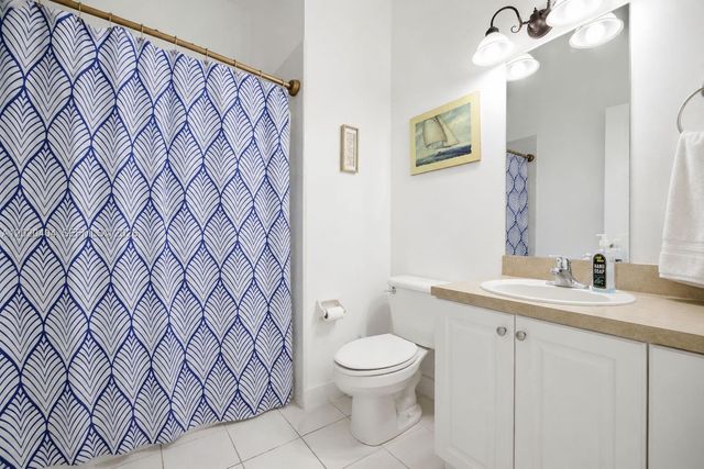 977 NE 37th Pl, Homestead, FL 33033