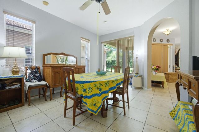 977 NE 37th Pl, Homestead, FL 33033