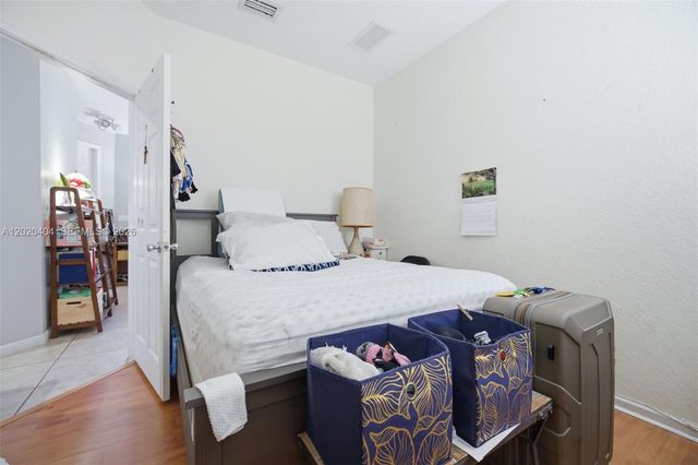 977 NE 37th Pl, Homestead, FL 33033