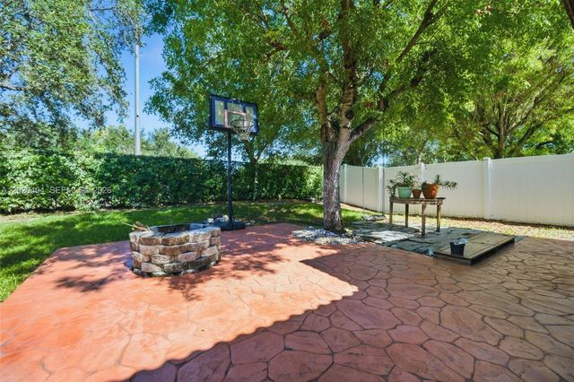 977 NE 37th Pl, Homestead, FL 33033