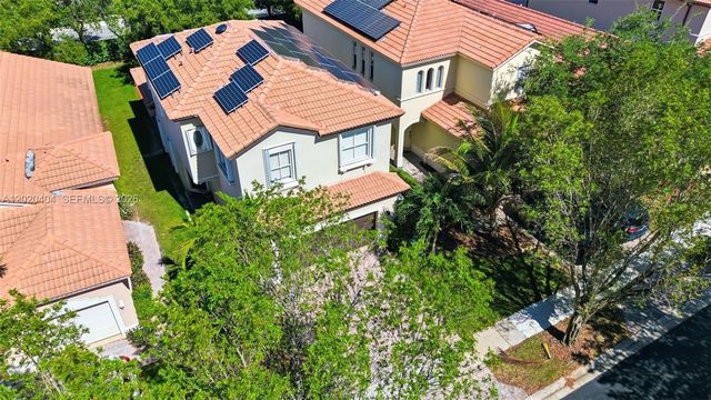 977 NE 37th Pl, Homestead, FL 33033