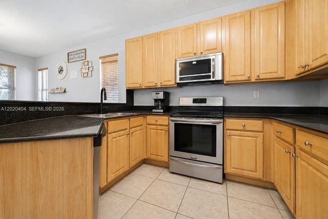 977 NE 37th Pl, Homestead, FL 33033
