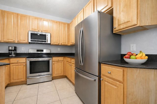 977 NE 37th Pl, Homestead, FL 33033