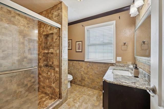3231 Charles Avenue, Groves, TX 77619