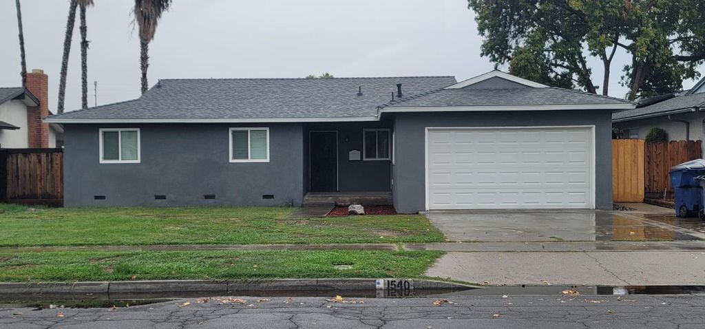 1540 W Ashcroft Avenue, Fresno, CA 93705