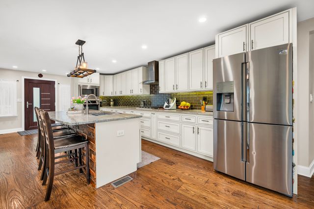 158 St Marys Parkway, Buffalo Grove, IL 60089