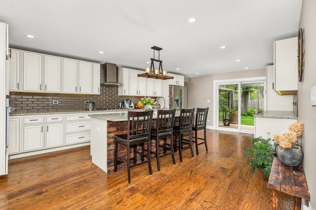158 St Marys Parkway, Buffalo Grove, IL 60089