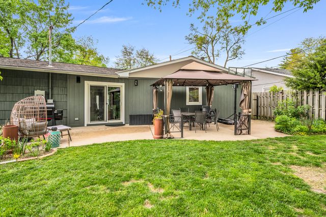 158 St Marys Parkway, Buffalo Grove, IL 60089