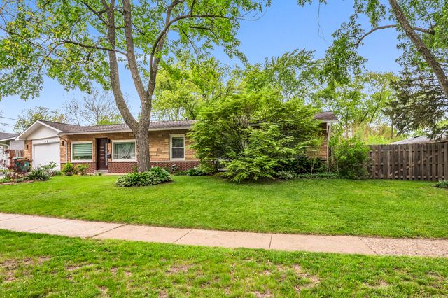 158 St Marys Parkway, Buffalo Grove, IL 60089