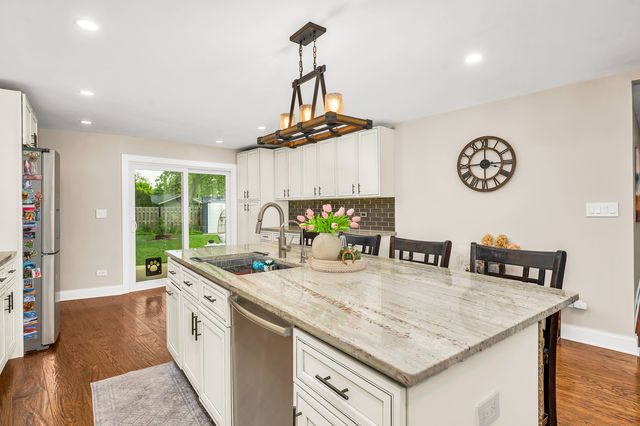 158 St Marys Parkway, Buffalo Grove, IL 60089