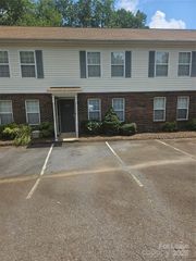 1527 20th Avenue NE, Hickory, NC 28601