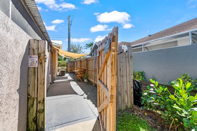 13916 Folkestone Circle, Wellington, FL 33414