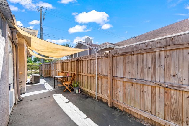 13916 Folkestone Circle, Wellington, FL 33414