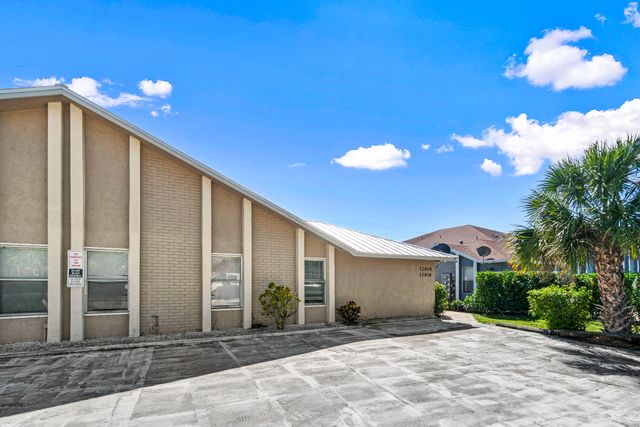 13916 Folkestone Circle, Wellington, FL 33414