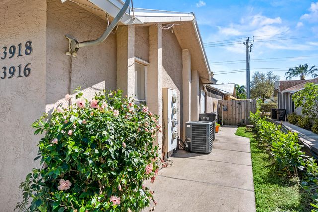 13916 Folkestone Circle, Wellington, FL 33414