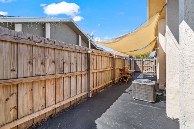 13916 Folkestone Circle, Wellington, FL 33414