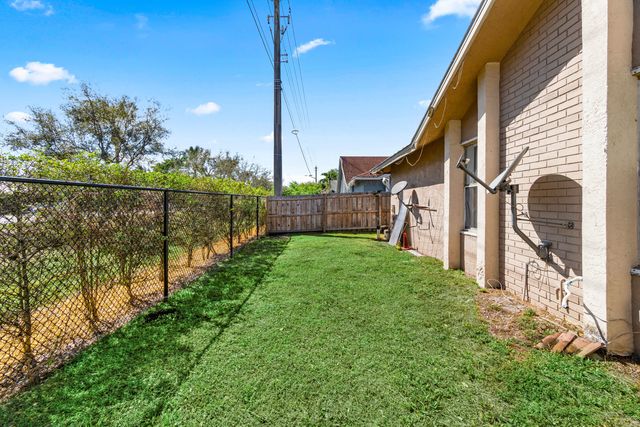 13916 Folkestone Circle, Wellington, FL 33414