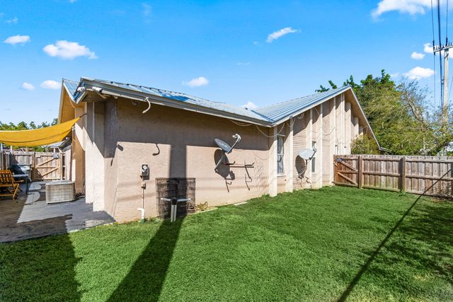 13916 Folkestone Circle, Wellington, FL 33414